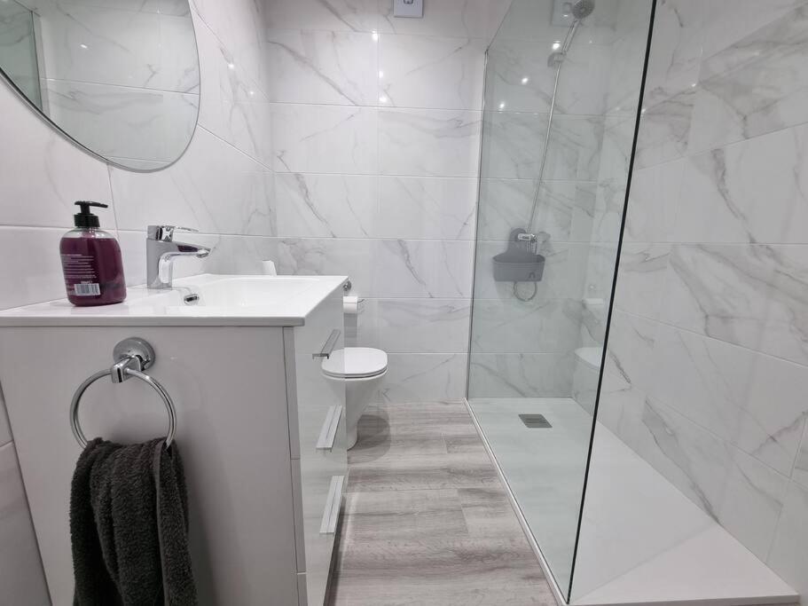 173A Amplio Apartamento Moderno 기욘 외부 사진