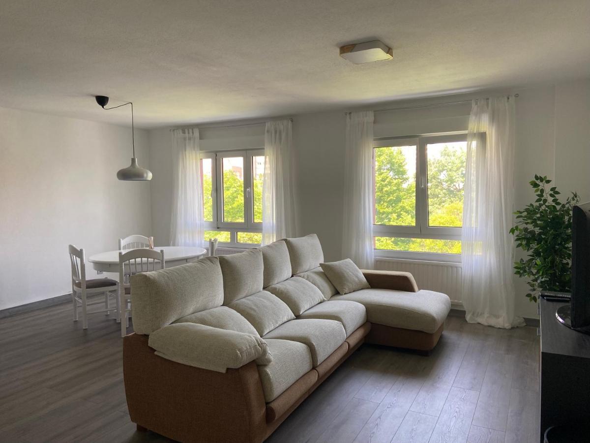173A Amplio Apartamento Moderno 기욘 외부 사진